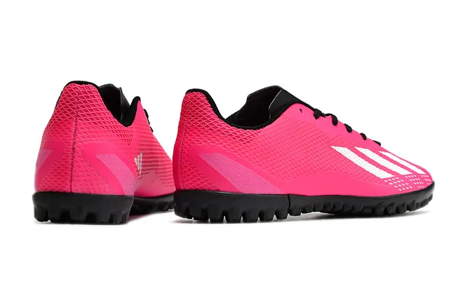 Adidas Chaussures de football turf rose et noir à coupe basse en mesh synthétique avec trois bandes blanches 16