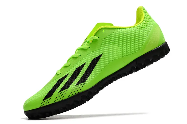 Adidas Chaussures de football turf rose et noir à coupe basse en mesh synthétique avec trois bandes blanches 19