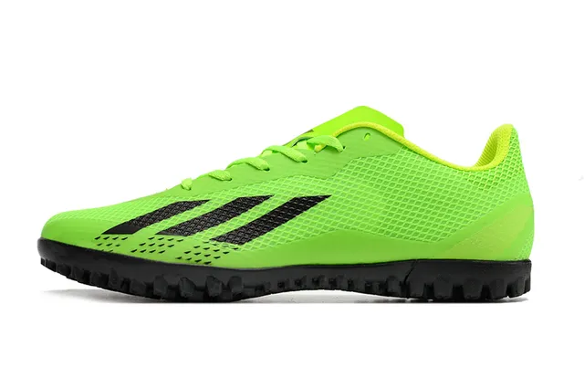 Adidas Chaussures de football turf rose et noir à coupe basse en mesh synthétique avec trois bandes blanches 20