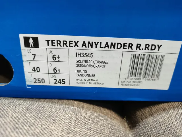 Adidas 粉灰 追踪灵感 网面和合成 鞋面 生活方式运动鞋 2