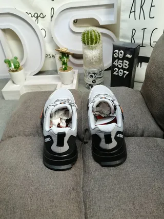 Adidas 粉灰 追踪灵感 网面和合成 鞋面 生活方式运动鞋 8