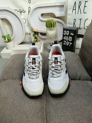 Adidas 粉灰 追踪灵感 网面和合成 鞋面 生活方式运动鞋 10