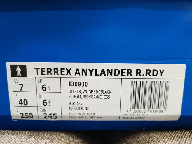 Adidas 粉灰 追踪灵感 网面和合成 鞋面 生活方式运动鞋 12