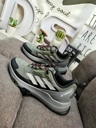 Adidas 粉灰 追踪灵感 网面和合成 鞋面 生活方式运动鞋 17