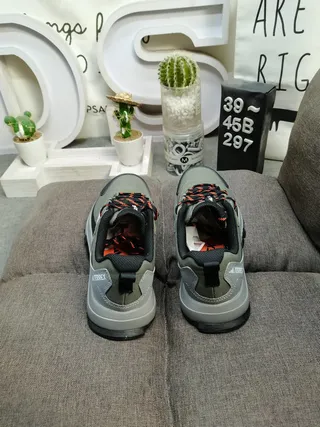 Adidas 粉灰 追踪灵感 网面和合成 鞋面 生活方式运动鞋 18