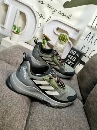 Adidas 粉灰 追踪灵感 网面和合成 鞋面 生活方式运动鞋 19
