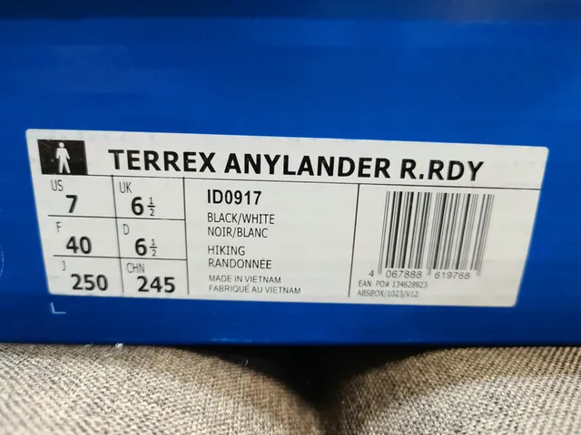 Adidas 粉灰 追踪灵感 网面和合成 鞋面 生活方式运动鞋 22
