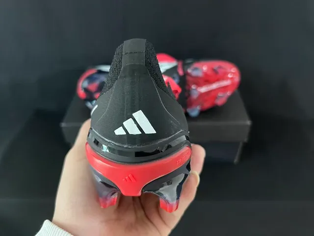 Adidas Predator Black Red Laceless Strap Closure Molded TPU Heel Counter Firm-Ground Soccer Shoes 3