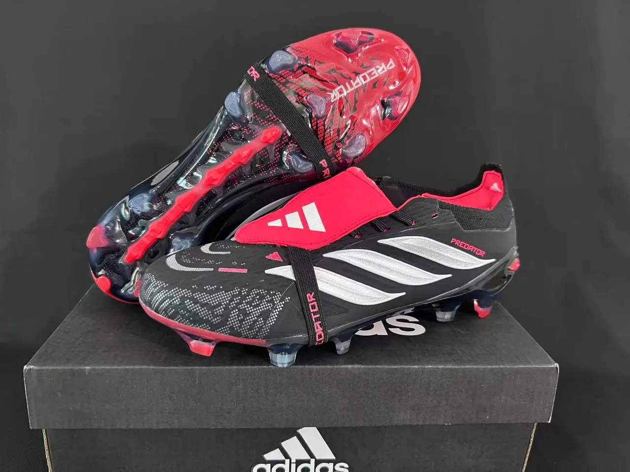 Adidas Predator Black Red Laceless Strap Closure Molded TPU Heel Counter Firm-Ground Soccer Shoes 8