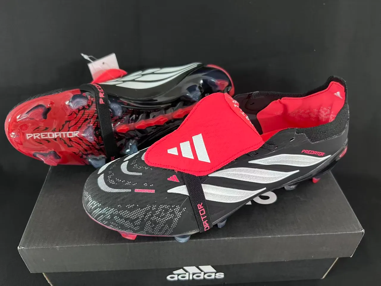 Adidas Predator Black Red Laceless Strap Closure Molded TPU Heel Counter Firm-Ground Soccer Shoes 9