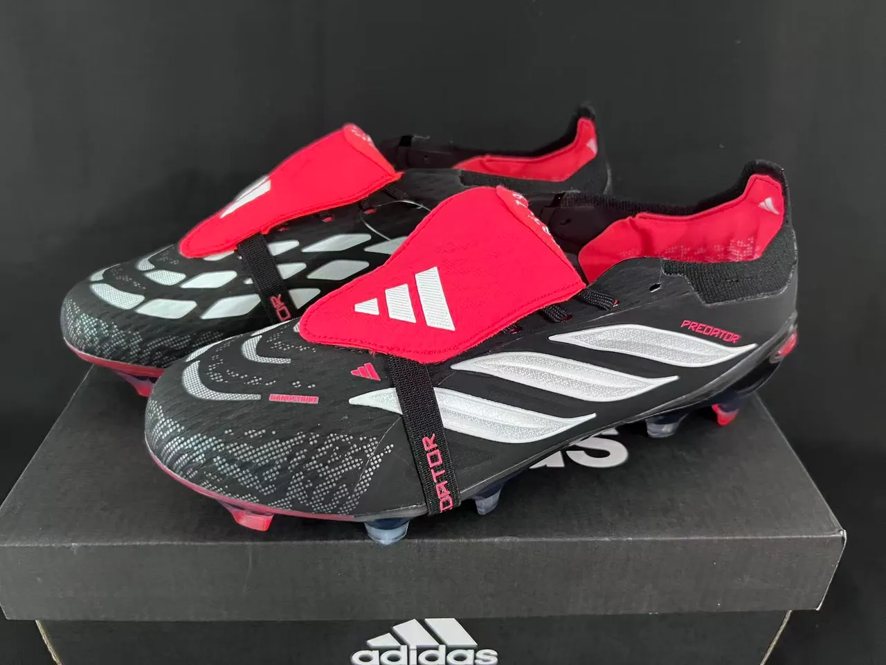 Adidas Predator Black Red Laceless Strap Closure Molded TPU Heel Counter Firm-Ground Soccer Shoes 10