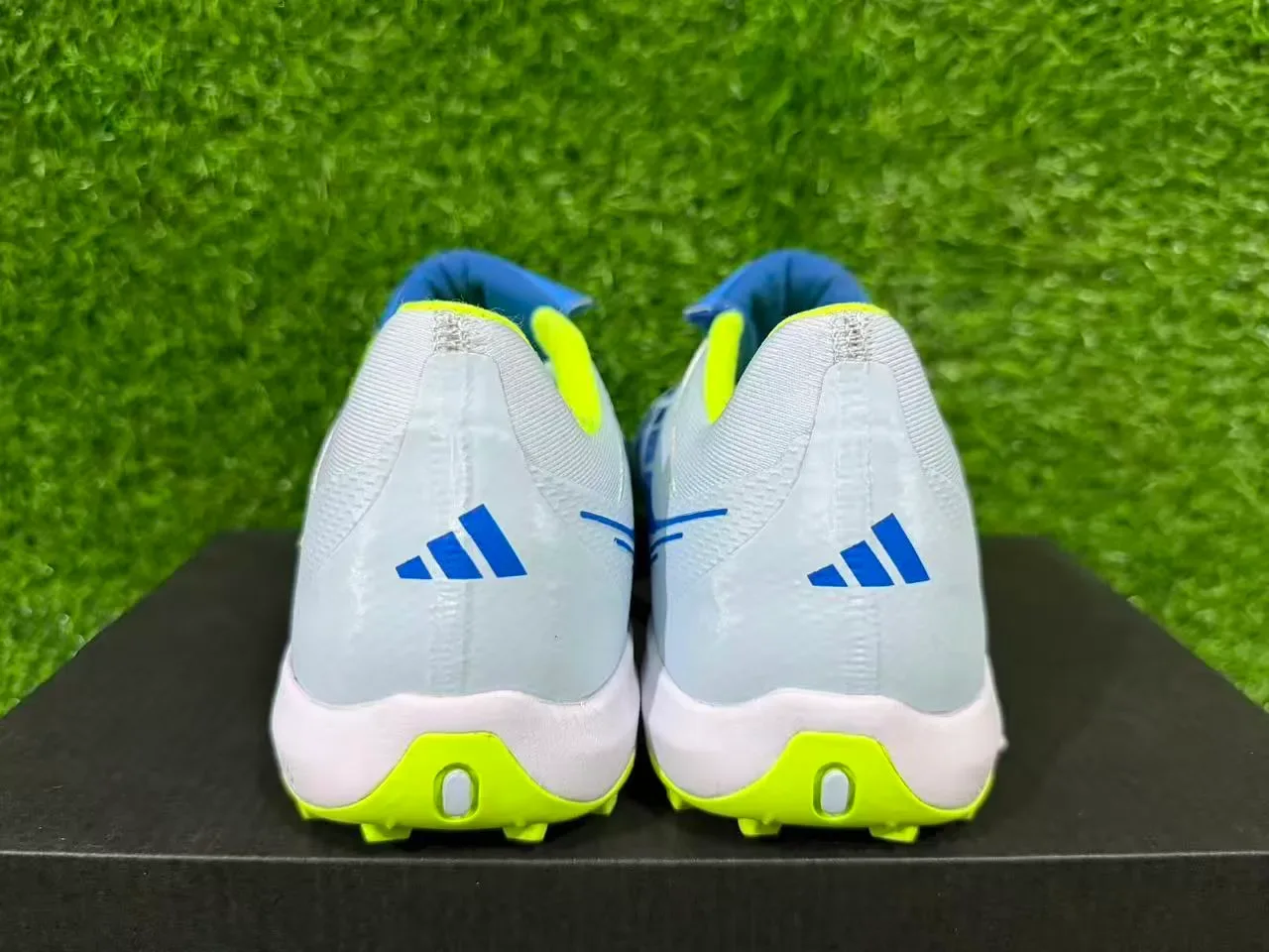 Adidas Predator Blue Green Low-Cut Laceless Strap Closure Turf Soccer Shoes 9