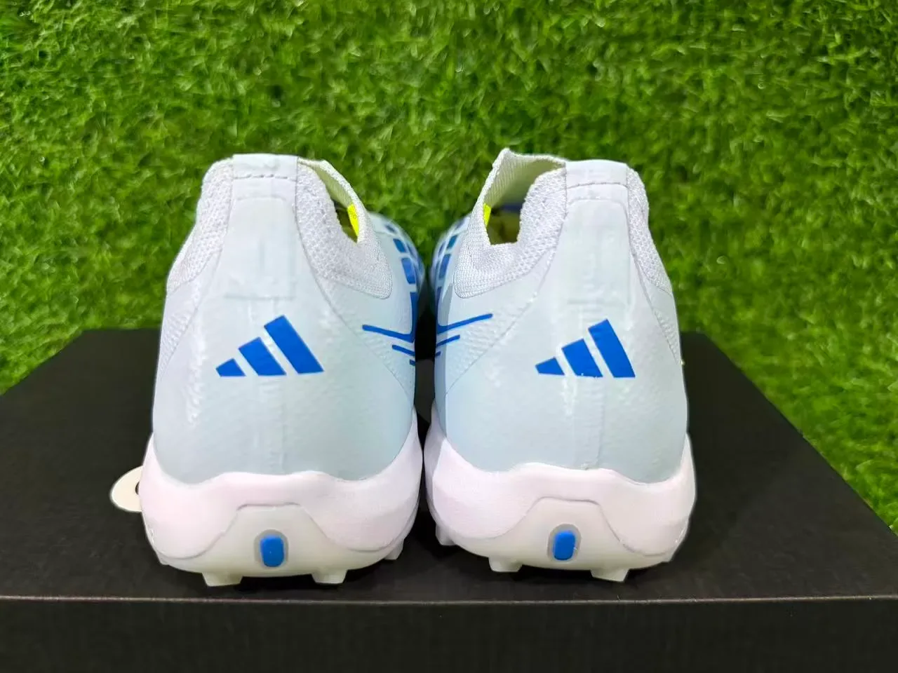 Adidas Predator Blue Navy Laceless Sock-Fit Upper Molded Rubber Outsole Turf Soccer Shoes 7