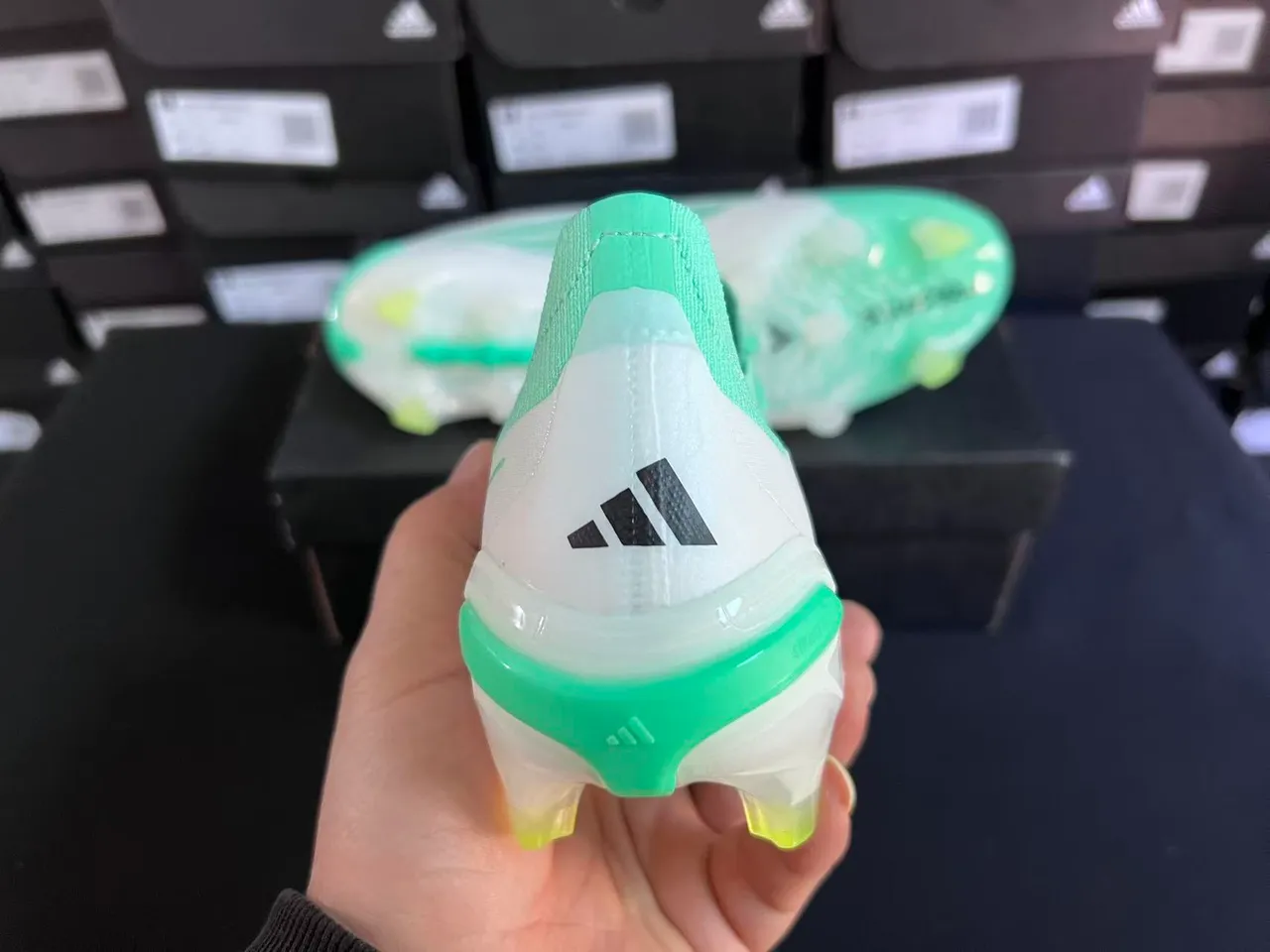 Adidas Predator Green White Low-Cut Lace-Up Boot Textured Forefoot Cage Firm-Ground Soccer Shoes 3