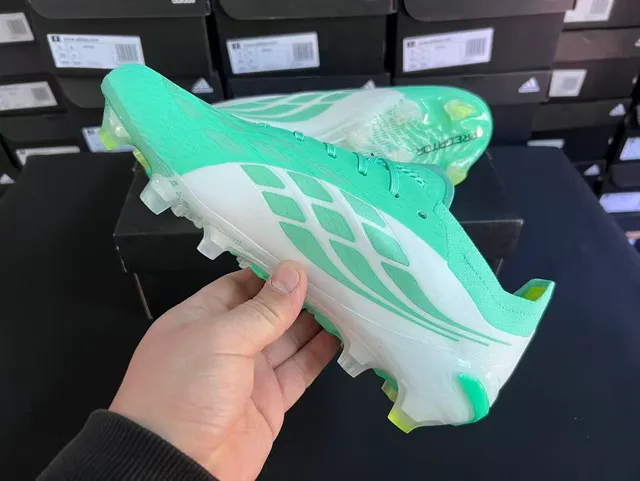 Adidas Predator Green White Low-Cut Lace-Up Boot Textured Forefoot Cage Firm-Ground Soccer Shoes 4