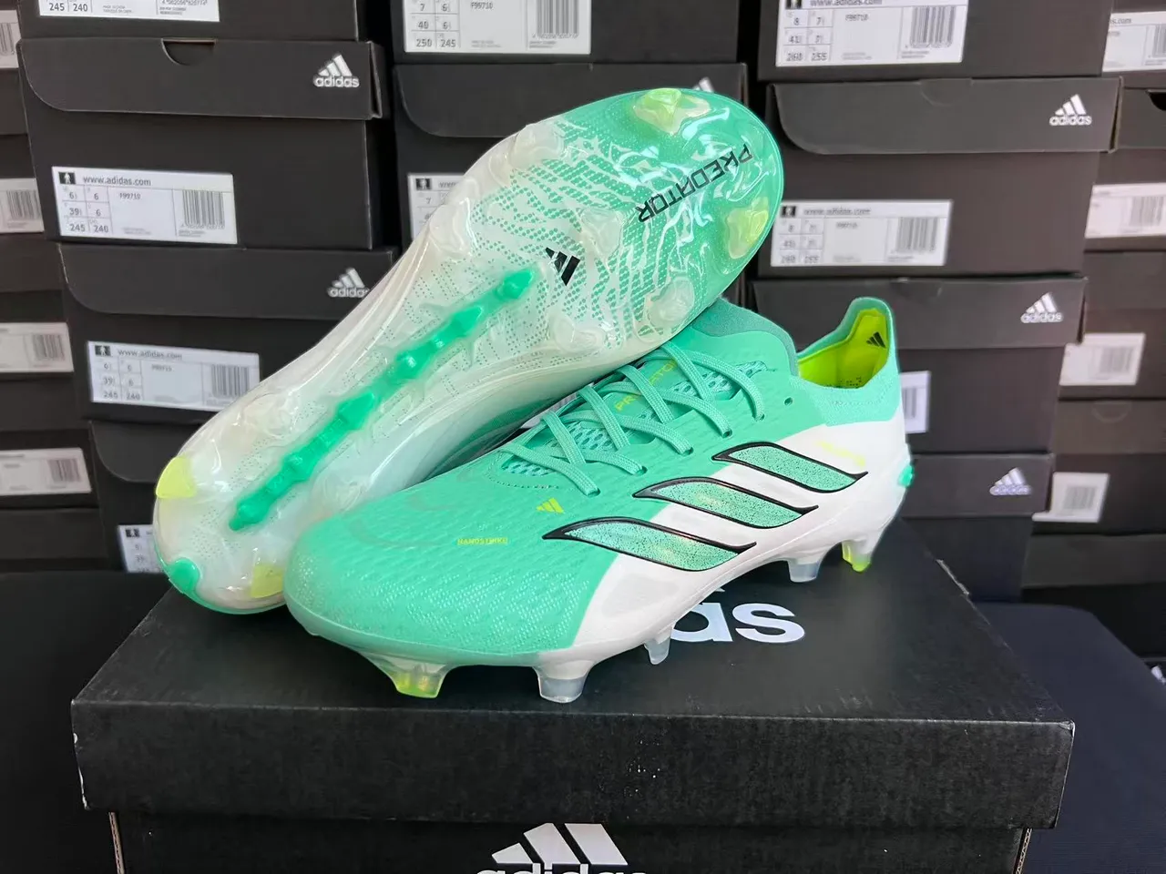 Adidas Predator Green White Low-Cut Lace-Up Boot Textured Forefoot Cage Firm-Ground Soccer Shoes 8