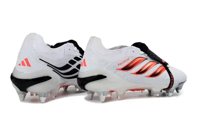 Adidas Predator Chaussures de Football Blancs et Roses Rayures Iridiscentes sur la tige Firm-Ground 5