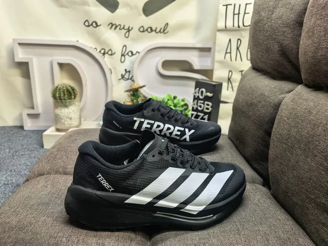 Adidas Red Black Silhouette Aggressive Lug Outsole Running Shoes 21
