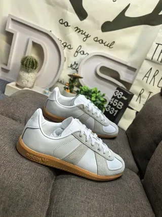 Adidas Samba OG Sneakers Lifestyle Gris Clair et Blanc 9