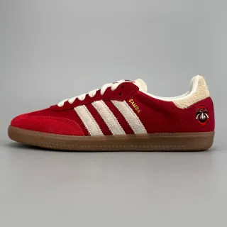 Adidas Samba लाल चमड़े वाली लाइफस्टाइल स्नीकर