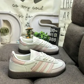 Adidas Spezial Off-White और गुलाबी लाइफस्टाइल स्नीकर्स
