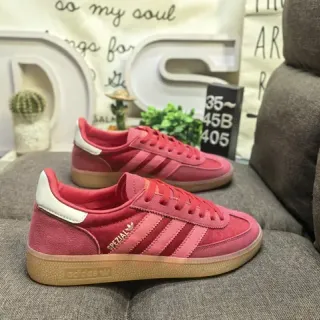 Adidas Spezial लाल चमड़े की लाइफस्टाइल स्नीकर