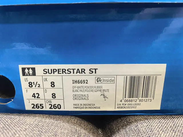 Adidas Superstar 米色和灰色生活方式运动鞋 2