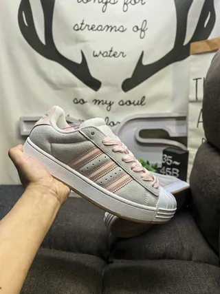 Adidas Superstar 米色和灰色生活方式运动鞋 5