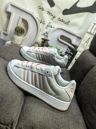 Adidas Superstar 米色和灰色生活方式运动鞋 7