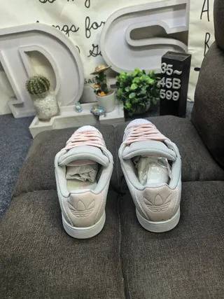 Adidas Superstar 米色和灰色生活方式运动鞋 8