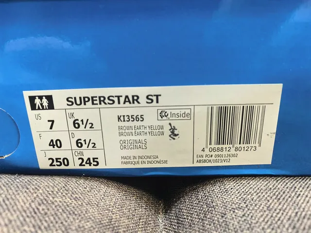Adidas Superstar 米色和灰色生活方式运动鞋 12