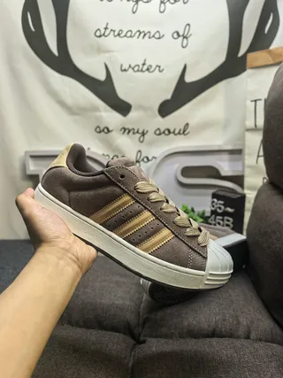 Adidas Superstar 米色和灰色生活方式运动鞋 15