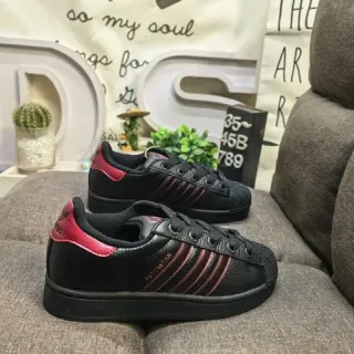 Adidas Superstar काला और गुलाबी जीवनशैली स्नीकर
