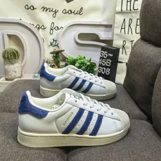 Adidas Superstar सफेद और राजसी नीला लाइफस्टाइल स्नीकर