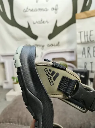 Adidas Terrex Sandálias Outdoor Bege Preto Cinto Ajustável Fechamento Perfurado Tiras Sintéticas Sandálias Casuais 3
