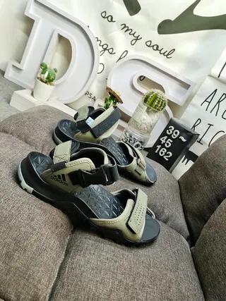 Adidas Terrex Sandálias Outdoor Bege Preto Cinto Ajustável Fechamento Perfurado Tiras Sintéticas Sandálias Casuais 9
