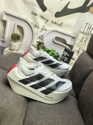 Adidas Blanc Noir Carbon-Plated Silhouette de Course Rayures Perforées Chaussures de Course 9