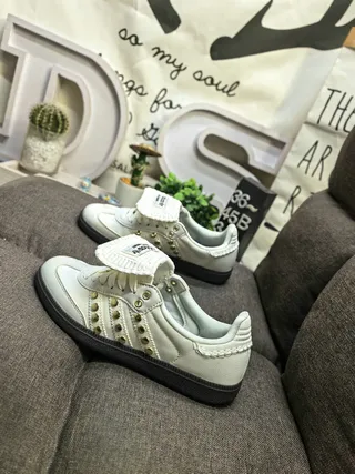 Adidas White Black Riveted Side Panels Leather Upper Lifestyle Sneakers 7