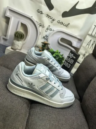 Adidas White Blue Low-Top Padded Collar Lifestyle Sneakers 9
