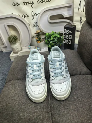 Adidas White Blue Low-Top Padded Collar Lifestyle Sneakers 10