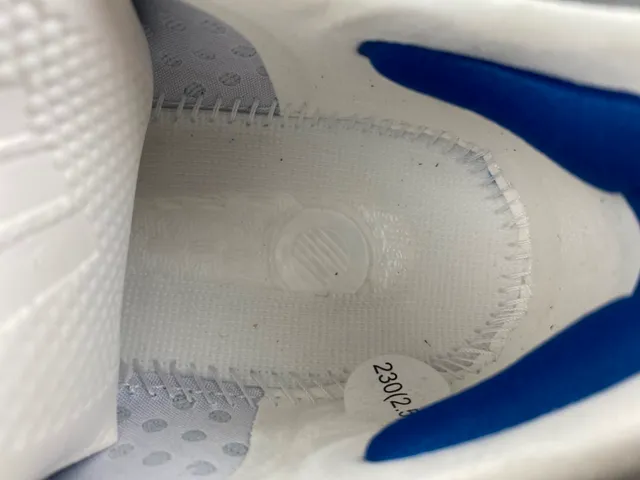 Adidas White Blue Wave-Patterned Side Stripes Knit-Mesh Upper Lifestyle Sneakers 8