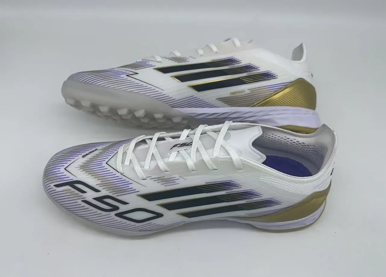 Adidas Chaussures de football turf blanc et doré basse coupe tige synthétique motif de lignes violettes dégradé 2
