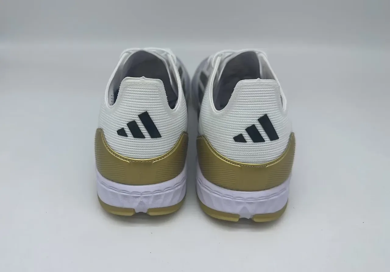 Adidas Chaussures de football turf blanc et doré basse coupe tige synthétique motif de lignes violettes dégradé 3