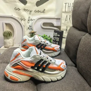 Adidas أبيض برتقالي وسط القدم الطبقات المتداخلة أحذية رياضية كبيرة الحجم