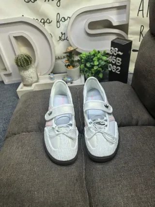 Adidas White Pink Low-Top Three-Stripe Side Panel Lifestyle Sneakers 10