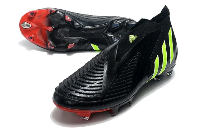 Adidas chaussures de soccer blanc et rouge à coupe basse avec plaque de semelle irisée pour terrain ferme 7