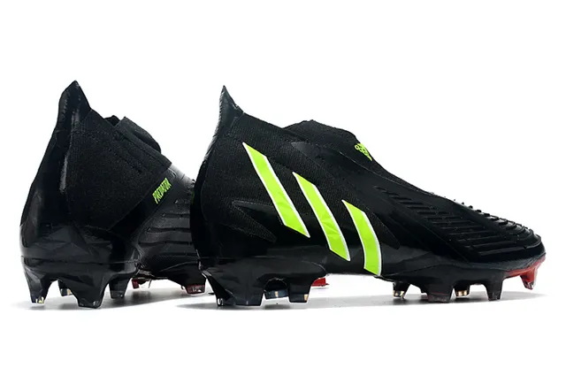 Adidas chaussures de soccer blanc et rouge à coupe basse avec plaque de semelle irisée pour terrain ferme 8