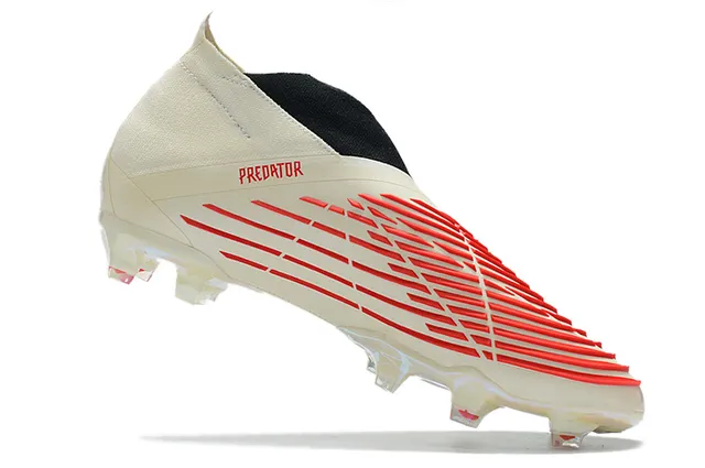 Adidas chaussures de soccer blanc et rouge à coupe basse avec plaque de semelle irisée pour terrain ferme 10