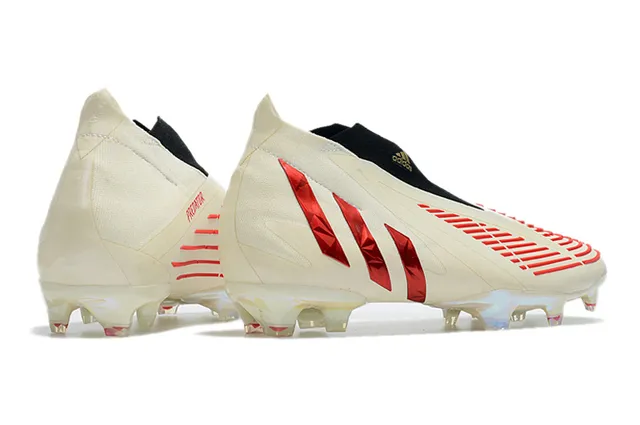 Adidas chaussures de soccer blanc et rouge à coupe basse avec plaque de semelle irisée pour terrain ferme 14