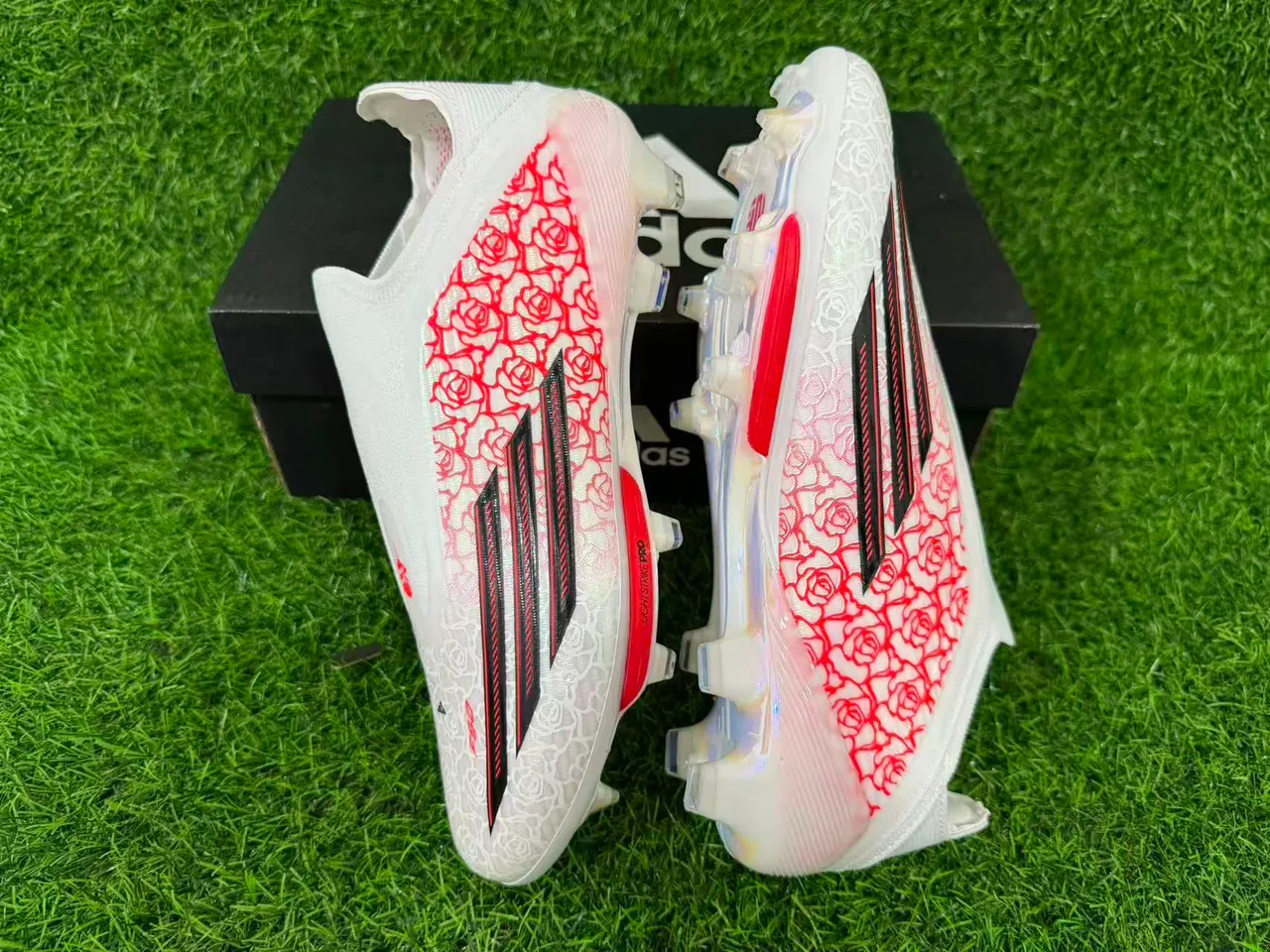 Adidas White Red Low-Cut Sock-Fit Upper Translucent Iridescent Soleplate Firm-Ground Soccer Shoes 11